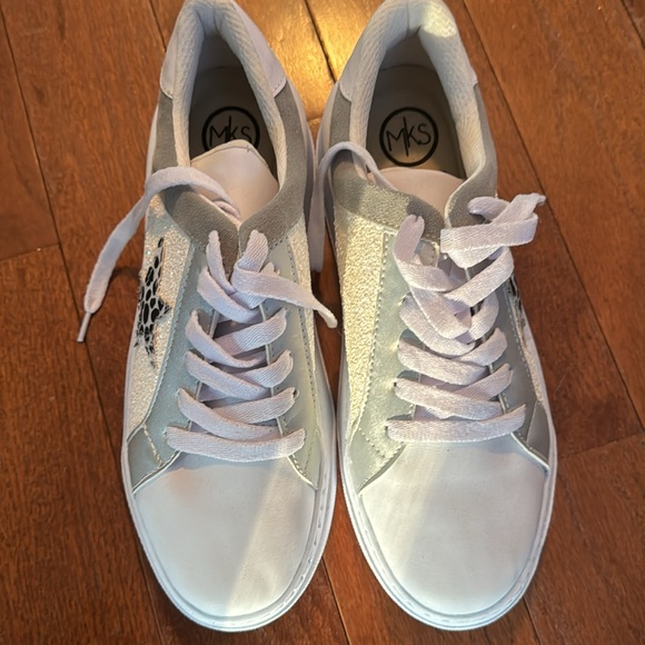 Cute NWOT Sneakers 9 - Picture 2 of 4